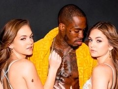 お尻, 美女, 茶髪の, バック, 手コキする, 異人種間, ティーン, 三人