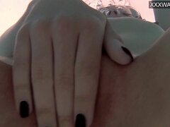 18 ans, Brunette brune, Femelle, Masturbation, Public, Soeurs, Solo, Adolescente