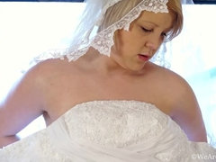 Rubia, Gordita, Vestido, Peludo, Lencería, Masturbación, Medias largas, Tatuaje
