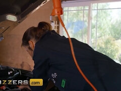 Alexis Fawx and Maddy May finger fuck in the garage until Van Wylde's arrived to check in - Brazzers