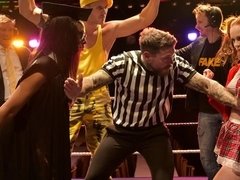 フェラチオ, バック, 指いじり, 手コキする, 異人種間, オマンコ, ティーン, 三人