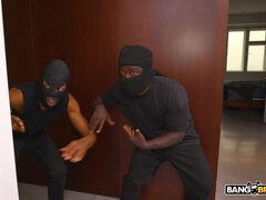 In den arsch, Grosser arsch, Braunhaarige, Dildo, Riesendildo, Nackt, Reiten, Spielzeuge