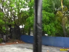 Schwarz, Blasen, Braunhaarige, Kehlenfick, Absätze, Natürlichen titten, Piercing, Titten