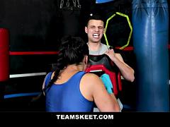 Жопа, Толстушки, Большой член, Минет, Брюнетки, Семяизвержение, Толстые, Спортзал