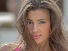 Enthousiasteling, Grote kont, Grote mammen, Masturbatie, Buiten, Alleen, Strippen, Tiener