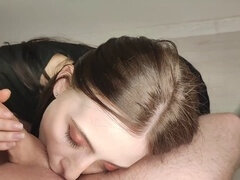 18, フェラチオ, 手コキする, なめる, オナニー, ロシア人, フェラする