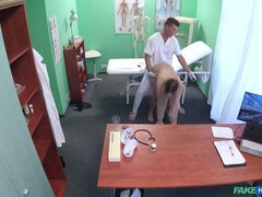 Arzt, Hundestellung, Aufs gesicht abspritzen, Handjob, Krankenschwester, Muschi, Überraschung, Uniform