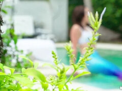 Bikini, Mamada, Morena, Tetas naturales, Piscina, Tatuaje, Tetas, Voyeur