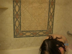 Salle de bains, Brunette brune, Culottes ou slips, Petite femme, Chatte, Dénudage, Allumeuse, Nénés