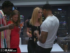 デカチン, ダブル開発, 顔射, フォアサム, グループ, 赤毛, 馬乗り, おもらし