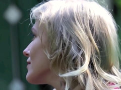 Blond, Erotisch, Masturbatie, Naakt, Buiten, Alleen, Tiener, Tieten likken