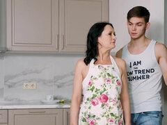 Gros seins, Sucer une bite, Queue, En levrette, Fétiche, Hard, Mère que j'aimerais baiser, Russe