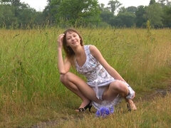 18 jaar, Enthousiasteling, Buiten, Mager, Alleen, Tiener, Slet