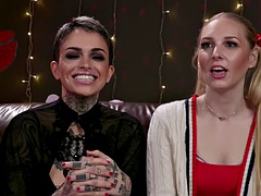 Bondage discipline sadomasochisme, Erotisch, Dominante vrouw, Vingeren, Lesbisch, Meesteres, Tatoeage, Speelgoed