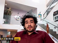 Sucer une bite, Plantureuse, Éjaculer dans la bouche, Gorge profonde, En levrette, Seins naturels, Chatte, Mouillée