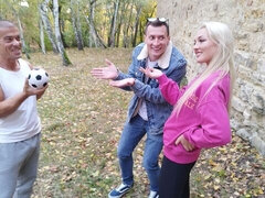 18 ans, Gros cul, Grosse bite, Blonde, Sucer une bite, Seins naturels, Adolescente, Nénés