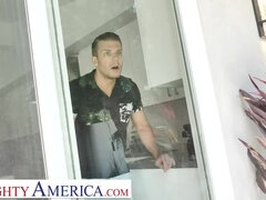 Amerikaans, Aziatisch, Pijpbeurt, Bruinharig, Sperma in mond, Hd, Natuurlijke tieten, Rijden