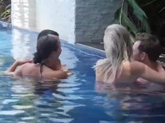 Tetas grandes, Pareja, Corridas, Casero, Maduro, Orgía, Trio, Paja con tetas