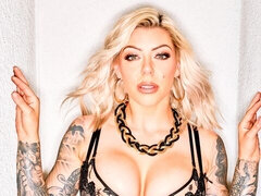 Anal, Gros cul, Grosse bite, Gros seins, Blonde, Sucer une bite, En levrette, Tatouage