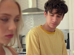 Arsch, Schlafzimmer, Blondine, Blasen, Kehlenfick, Schwanz, Familie, Reiten