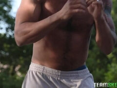 Verga grande, Morena, Garganta profunda, Hd, Afeitado, Medias largas, Tatuaje, Juguetes