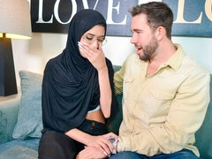 Gros cul, Lunettes, Énorme, Embrassement, Mère que j'aimerais baiser, Pute, Tatouage, Adolescente