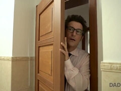 Enthousiasteling, Blond, Gevangen, Vriendin, Kut duiken, Geschoren, Tiener, Tieten likken