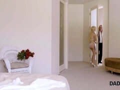 18 jahre, Leie, Blondine, Blasen, Braut, Geschnappt, Papi, Zierlich