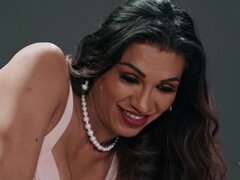 お尻, デカチン, 茶髪の, バック, ラティーナ, シーメール, スパンキング, タトゥー