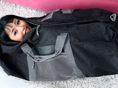 Gros cul, Sucer une bite, Brunette brune, Queue, En levrette, Seins naturels, Adolescente, Nénés