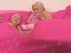 18 jahre, Blondine, Fingern, Hd, Lesbisch, Muschi, Scherzbold, Jungendliche (18+)