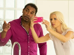 Schwarz, Blondine, Handjob, Interrassisch, Küssen, Lecken, Milf, Titten