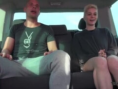 Blondine, Blasen, Spermaladung, Aufs gesicht abspritzen, Im freien, Kurzes haar, Ablutschen, Tätowierung