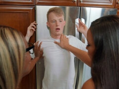 Cul, En levrette, Noir ébène, Hd, Interracial, Seins naturels, Plan cul à trois, Nénés