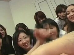 アジア人, 着衣女と全裸男, フェムドム, フェティッシュ, グループ, 日本人, オナニー, パーティ