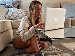 Amateur, Blonde