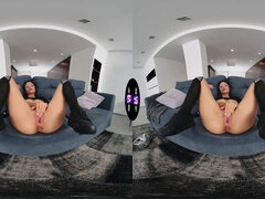 Naughty breiny zoe rubs her sweet vulva to orgasm - tmwvrnet