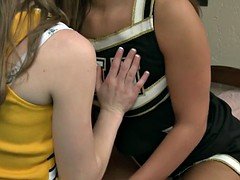 Brunette brune, Pom pom girl, Lesbienne, Adolescente, Nénés