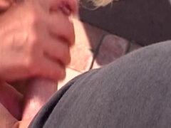 Grosse bite, Gros seins, Blonde, Plantureuse, Hard, Mère que j'aimerais baiser, Seins naturels, Branlette espagnole