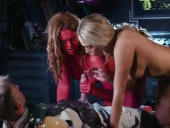 フェラチオ, 指いじり, 眼鏡, ヒール, ピアス, オマンコ, ヒモパン, 三人