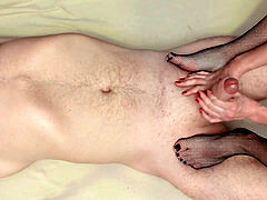 Amateur, Tir de sperme, Pieds, Femme dominatrice, Branlette thaïlandaise, Branlette thaïlandaise, Masturbation, Nylon