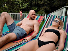 ベッドルーム, デカ尻, フェラチオ, 眼鏡, なめる, プール, オッパイの, 濡れ