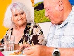 Belle grosse femme bgf, Blonde, Queue, Énorme, Léchez, Chatte, Cheveux courts, Jarretelles