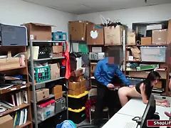 Braunhaarige, Hd, Gafängnis, Büro, Tätowierung, Jungendliche (18+), Flotter dreier, Titten