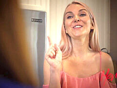 Blondine, Geschnappt, Betrug, Erotisch, Lesbisch, Masturbation, Orgasmus, Zierlich