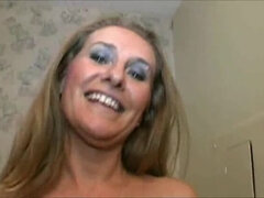 デカチン, ブロンド, フェラチオ, 異人種間, キッチン, 淫乱熟女, 小柄, 妻