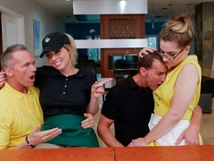 Arsch, Grosser arsch, Blondine, Blasen, Hundestellung, Handjob, Lecken, Muschi