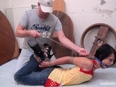 В одежде, Каблуки, Связанные, Тугие