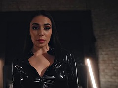 Bondage domination sadisme masochisme, Sucer une bite, Brunette brune, Pieds, Fétiche, Fétiche des pieds, Latex, Chevaucher