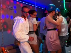 Aangekleed, Genootschap, Dansen, Interraciaal, Lesbisch, Orgie, Feest, Pornster